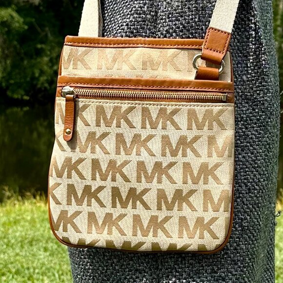 MK MICHAEL Michael Kors Signature Fabric Brown Leather Crossbody Y2K Swingpack - Picture 1 of 11